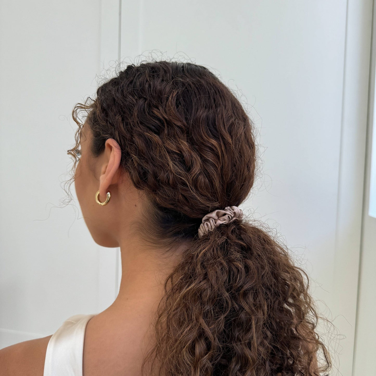 Skinny Scrunchies aus Seide - Mokka