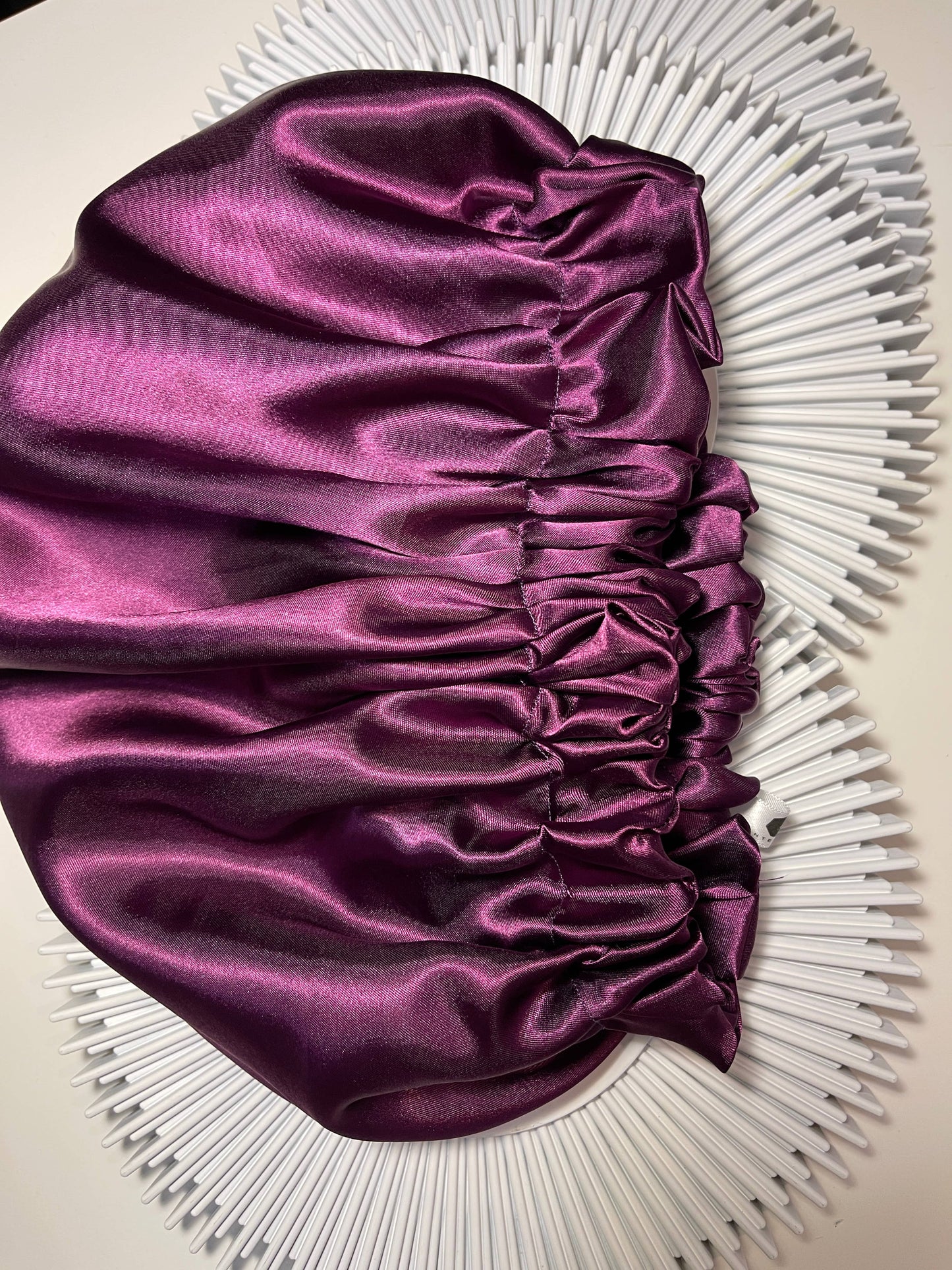 Satin Bonnet mittelgroß, Violett
